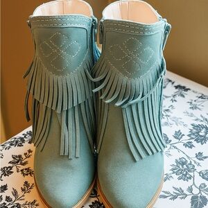 Fringe Suede Ankle Boots - Teal size 6 Worn once !